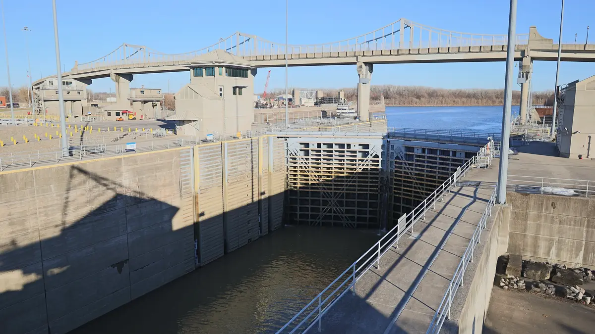McAlpine Locks and Dam on the Ohio River at Louisville, with a lock chamber and bridge